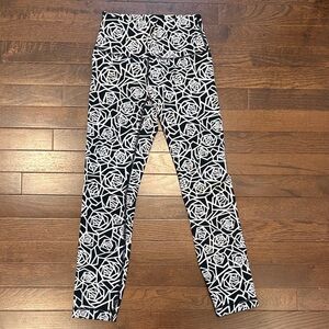Lululemon Leggings Size 4 High Times Posey Black White Geometric Rose Print EUC